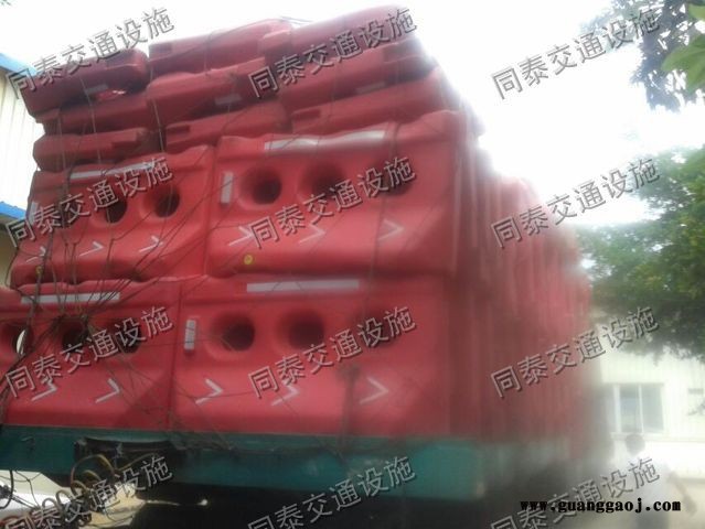 南宁隔离墩、广西防撞水马（ 品质保证 公路局推广产品）图3