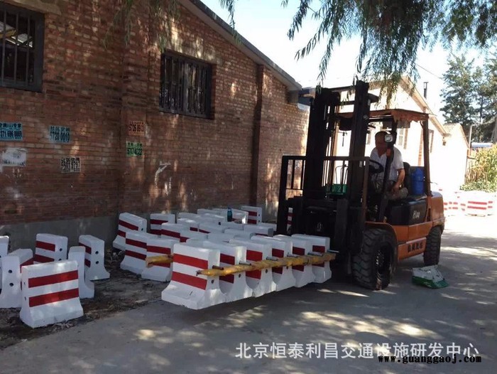 供应道路交通水泥隔离墩、混泥土防撞墩、交通墩图3