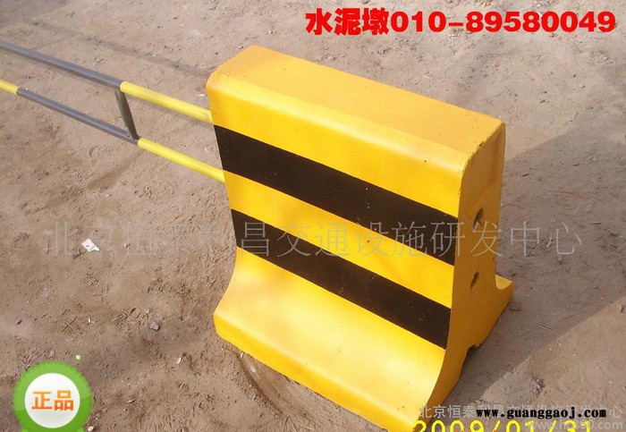 供应道路交通水泥隔离墩  交通安全防护墩