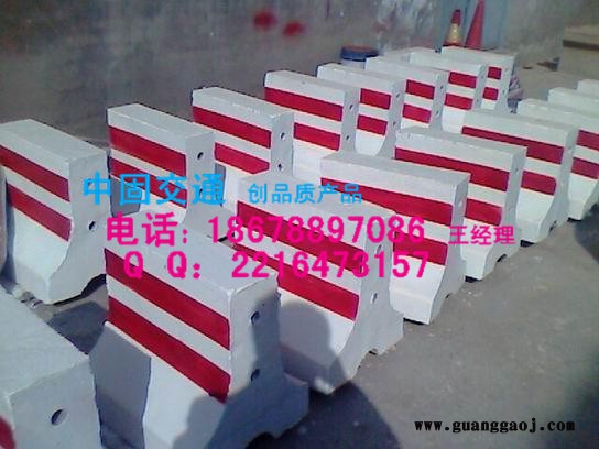 供应保定高开区钢筋混凝土隔离墩销售王18678897086