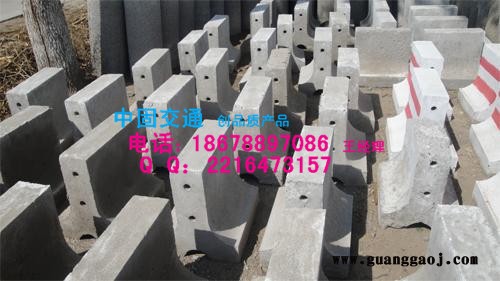 供应中国石家庄裕华区水泥隔离墩 -王18678897086图1
