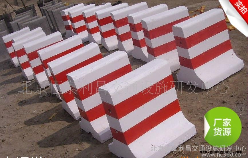 大量抗撞击使用年限长**道路水泥墩 防护墩  隔离墩