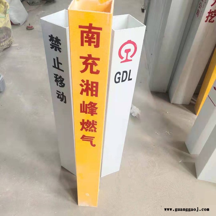 红色雕刻桩停车标志牌玻璃钢雕刻桩图4