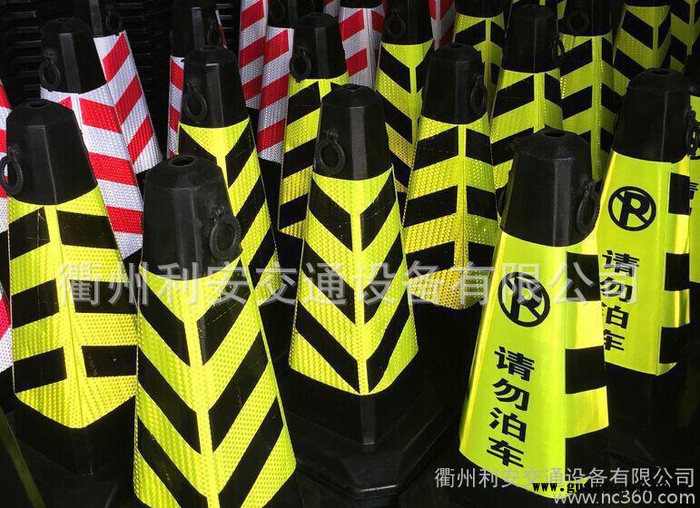 70CM橡胶方锥，禁止停车反光锥图1