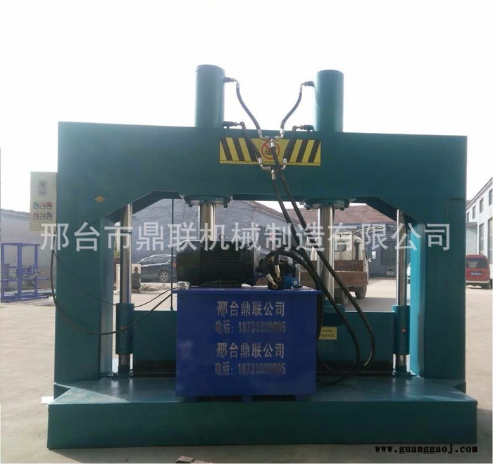 裁切废旧交通安全设施塑料吹塑防撞桶吹塑防撞桶滚塑防撞桶机器图3