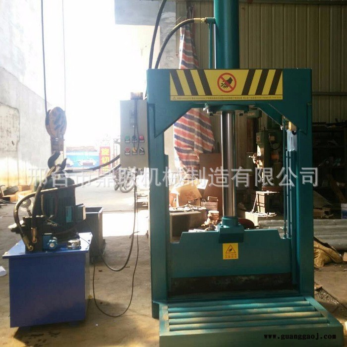 裁切废旧交通安全设施塑料吹塑防撞桶吹塑防撞桶滚塑防撞桶机器图7