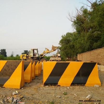 2米水泥墩 混凝土隔离墩 黑黄红白道路水泥防撞墩 高速公路防撞块  桥梁水泥隔离墩 厂家现货直销 价格优惠