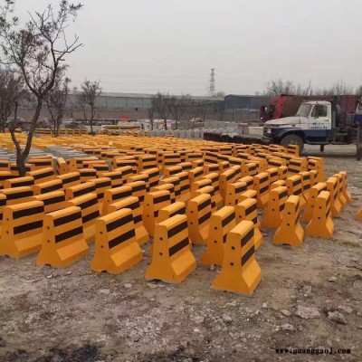 供应600水泥隔离墩、水泥墩、道路隔离墩