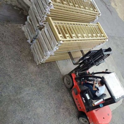 鑫冠交通黄金护栏 滚塑防撞桶 黄金道路隔离栏