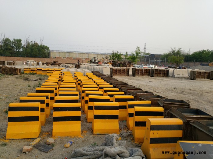 黑黄水泥墩  500红白隔离墩 道路水泥防撞墩 混凝土防撞块 小区水泥墩 服务区隔离墩图8