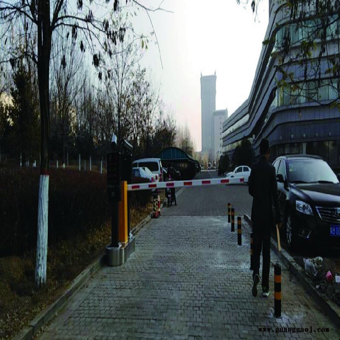 固德道道闸 道闸厂家 沈阳道闸厂家 车牌识别 交通设施 防撞桶图5