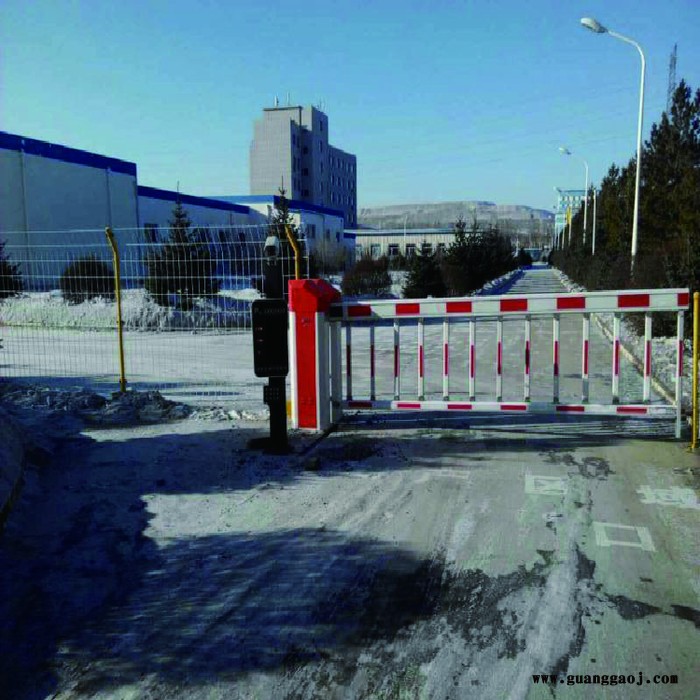 固德道道闸 道闸厂家 沈阳道闸厂家 车牌识别 交通设施 防撞桶图2