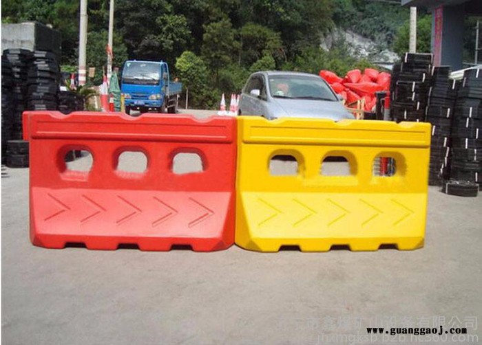 单孔水马 隔离墩 反光防撞桶 道路安全 吹塑水马 交通设施价格图5