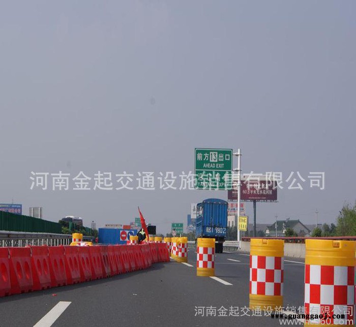 滚塑防撞桶 隔离墩 三孔水马 新乡金起防撞设施有限公司图4