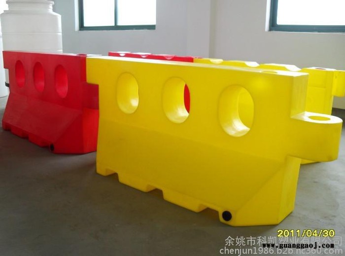 收费站注水防撞墩 高速专用组合式防撞桶 防撞设施厂家图7