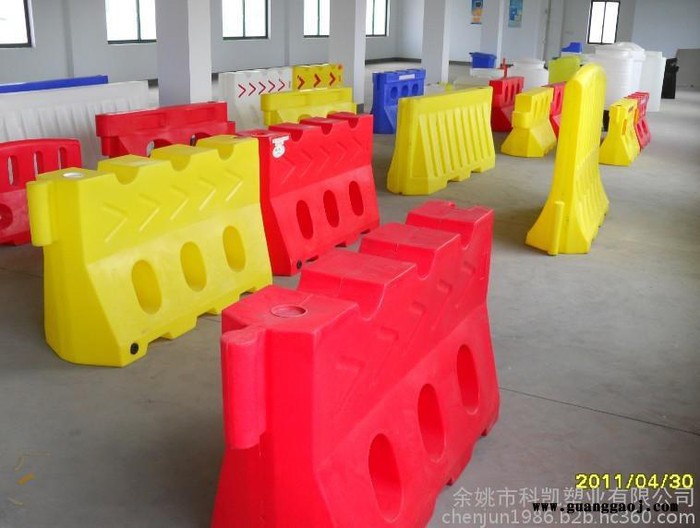 收费站注水防撞墩 高速专用组合式防撞桶 防撞设施厂家图4