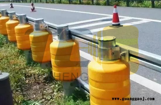 旋转式防撞桶、公路旋转护栏、EVA旋转桶护栏、高速公路护栏图5