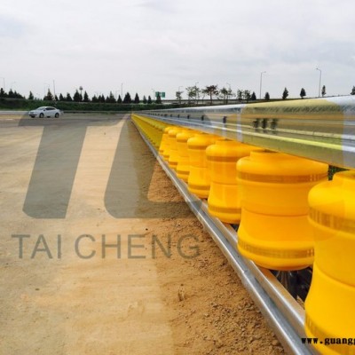 旋转式防撞桶、公路旋转护栏、EVA旋转桶护栏、高速公路护栏
