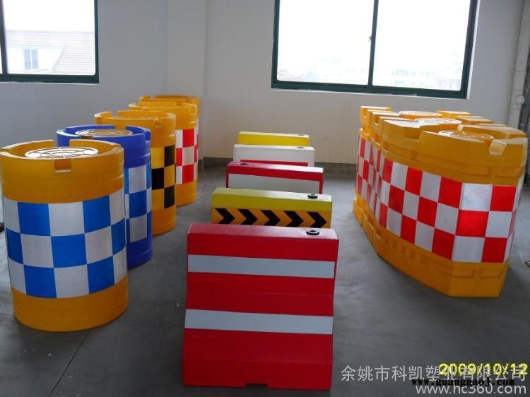 供应滚塑防撞桶 余姚科凯滚塑防撞墩生产厂家图1