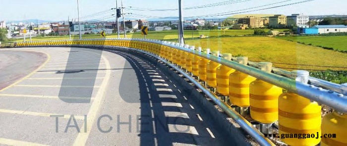 公路旋转护栏、旋转式防撞桶、滚筒式旋转护栏、EVA旋转桶护栏、高速公路护栏图5