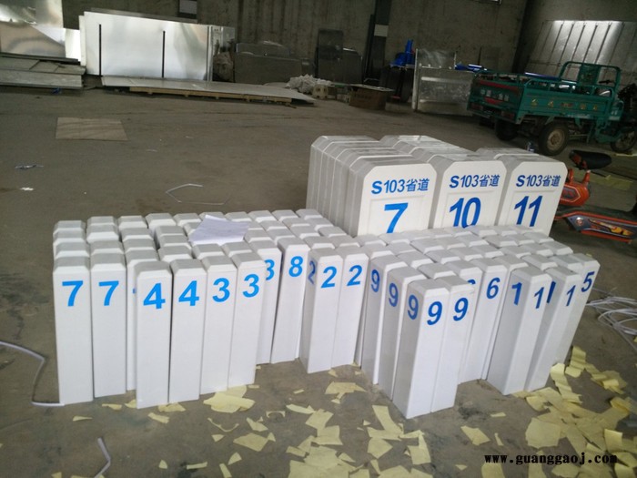 中远交通BCZ-8 太原交通设施生产厂家注水围挡 三孔水马 防撞桶 标志牌 水马围挡生产厂家图2