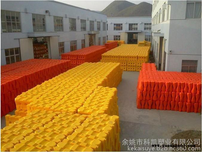 【科凯塑业】直销各款滚塑PE水马、防撞桶、隔离墩，八级耐晒，绝不漏水图3
