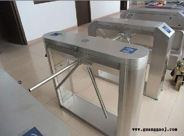 领航 道闸 停车场设备 交通安全设备 小区出入口设备 拦车器 挡车器 路桩 减速带 防撞桶图3