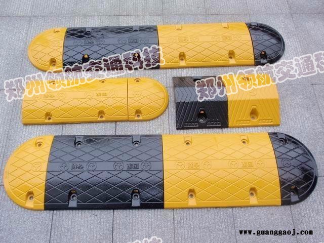 郑州领航通,郑州领航通交通科技  停车场设备 升降路桩 道闸 反光衣 道闸 智能车牌识别系统 防撞桶 柔性柱 路锥图5