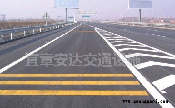 雪糕桶、道钉、路标、轮廓标、广角镜、凸面镜、球面镜、防眩板、隔离墩、防撞桶、水马、铁马、胶马、不锈钢铁马、隔离栏、防护栏