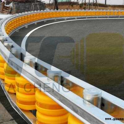 公路旋转护栏、公路旋转护栏、旋转式防撞桶、EVA旋转桶护栏、高速公路护栏