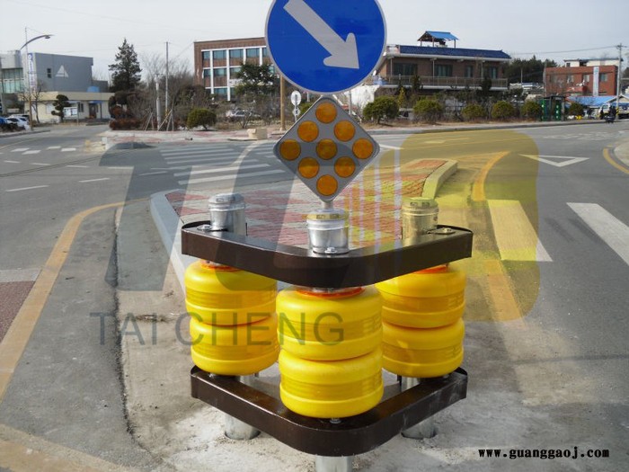 公路旋转护栏、公路旋转护栏、旋转式防撞桶、EVA旋转桶护栏、高速公路护栏图2