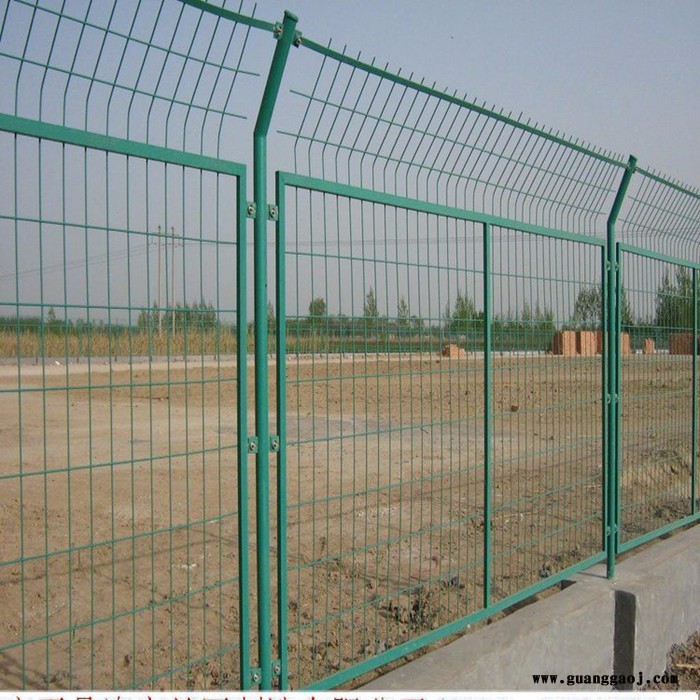 朋英 订制多种规格道路专用防护网 隔离栅护栏网 耐候高速公路护栏网图1