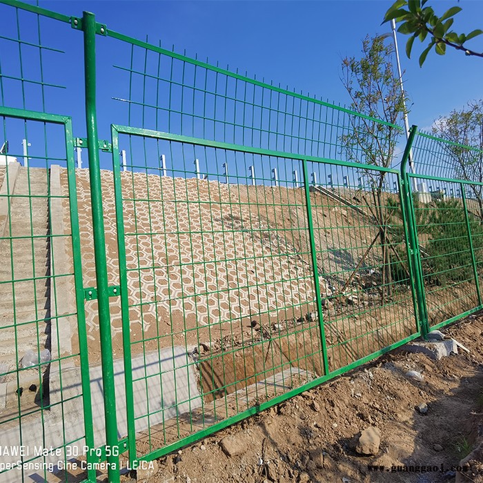 小区护栏网的样式厂区厂地围网焊接网隔离防护网保税区围网图6