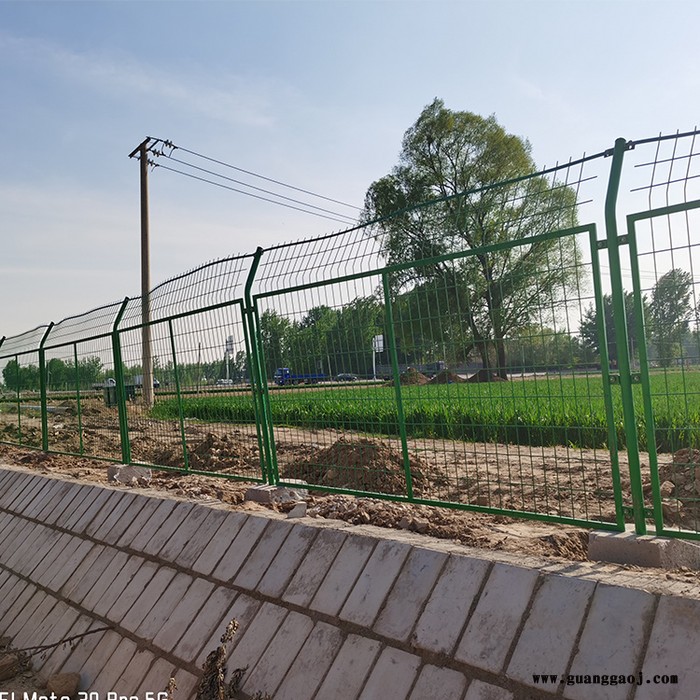 焊接网隔离栅河道护栏围墙铁丝网河北安平护栏网公路高速隔离栅图3