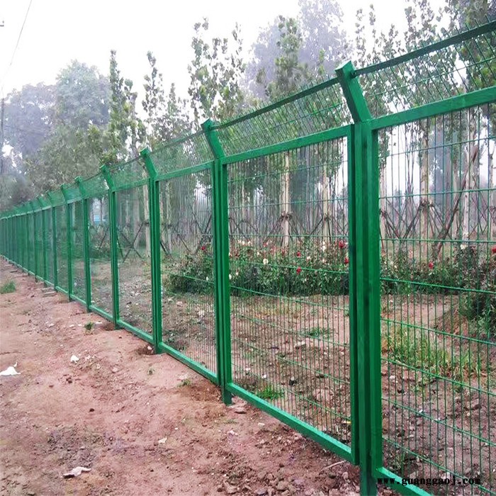 厂区围栏网小区护栏圈地围栏围墙铁丝网围栏网的价格河道护栏图4