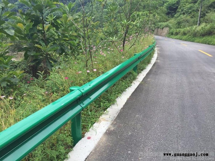 成都高速公路防撞护栏  成都高速公路护栏板  波形护栏  高速公路护栏图3