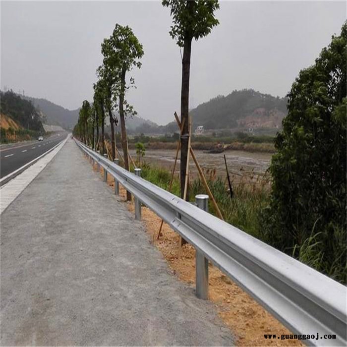 文昌高速公路防撞栏供应 海南高速公路安全栏价格 海口波形护栏厂家图2