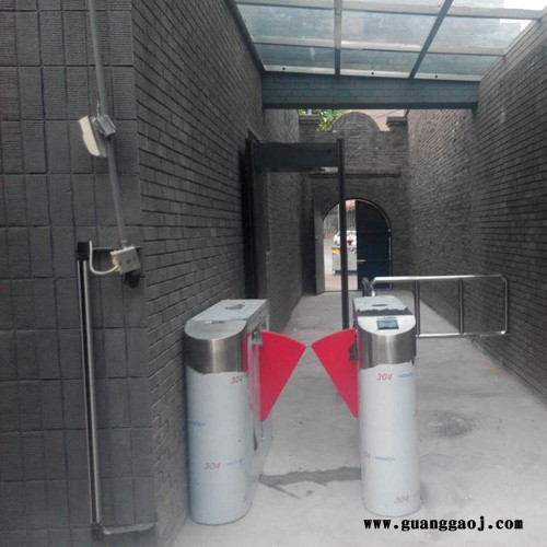 固德道道闸 道闸维修 辽宁道闸 通道闸 交通设施 路锥 翼闸图3