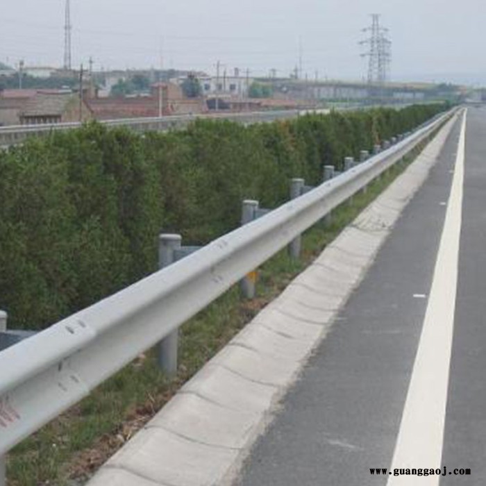 山东高速公路波形护栏板厂家图2