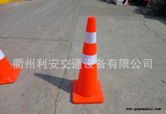 有弹性不怕压PVC路锥70CM高图2
