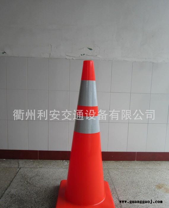 有弹性不怕压PVC路锥70CM高图1