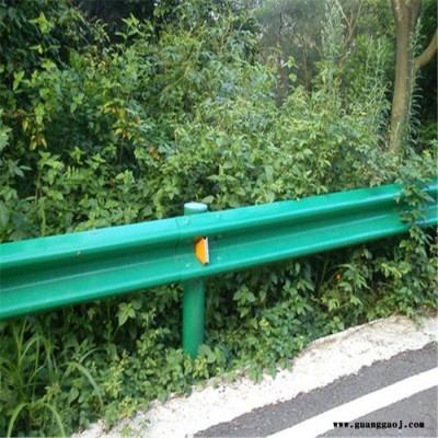 高速公路护栏网 高速公路护栏网厂 高速公路护栏漆 实力大厂，快速发货