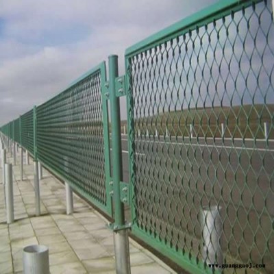 朋英 厂家供应直销 高速公路护栏网 高速公路镀锌隔离栏 道路防护栏