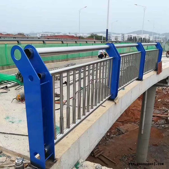 荣信 防撞护栏立柱 高速公路防撞护栏 公路防撞护栏板 高速路防撞护栏 长期现货图3