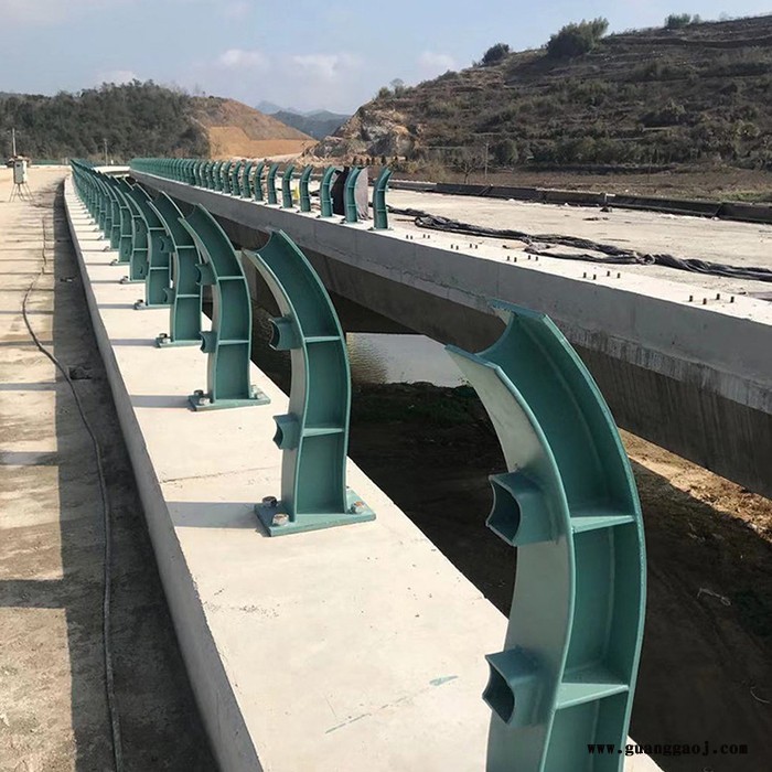 荣信 防撞护栏价格 高速公路防撞护栏 生产防撞护栏 高速路防撞护栏 长期现货图2