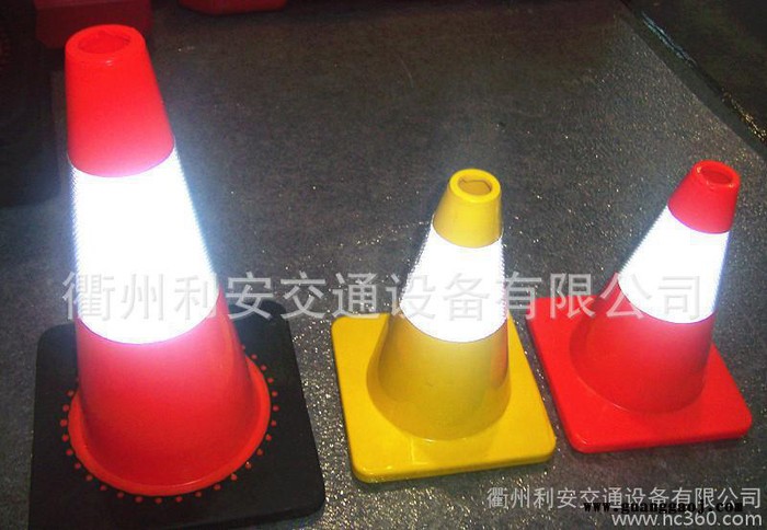 30cm高PVC路锥红锥图2