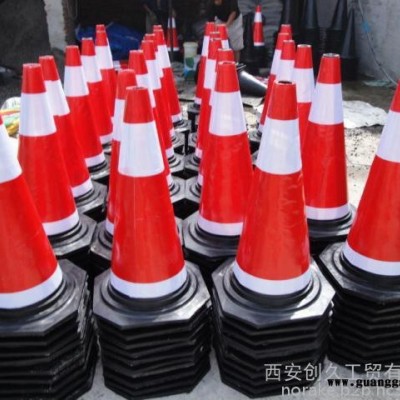 路锥，锥形桶，锥桶