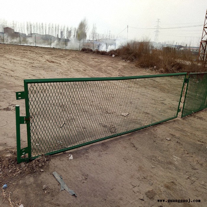朋英 供应  高速公路护栏网 高速公路镀锌防护栏 安平护栏网厂家图3