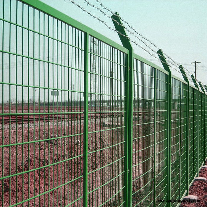 朋英 厂家供应 高速公路围栏网 高速公路用框架围栏网 高速公路安全隔离围栏网图3