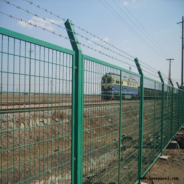 朋英 供应销售 高速公路铁丝护栏网 浸塑公路隔离栅 带框铁丝防撞栏图5